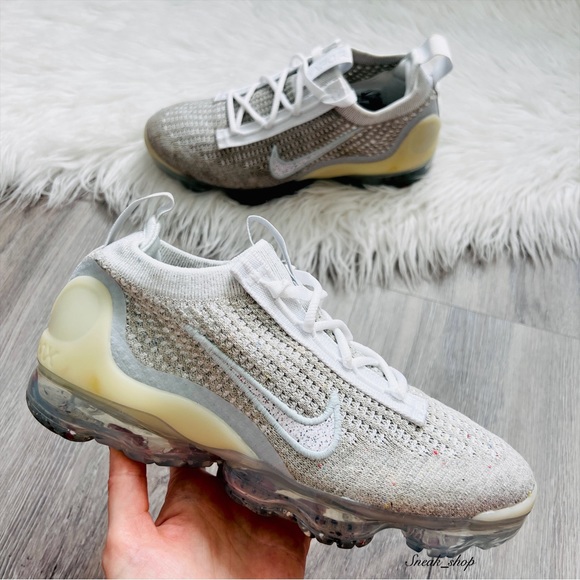 NWT Air Vapormax 2021 Women’s Shoes - Picture 2 of 9